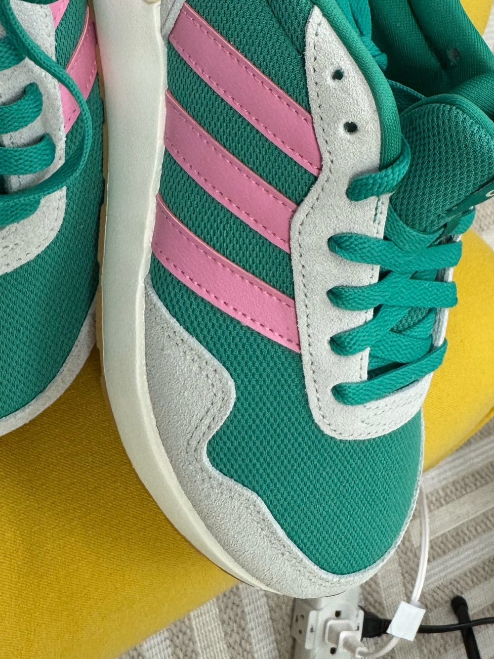 Adidas Run 60’s 4.0 RETO‼️Sz 6.5 Green and Pink Classic Low-Top Sneakers - Picture 10 of 10